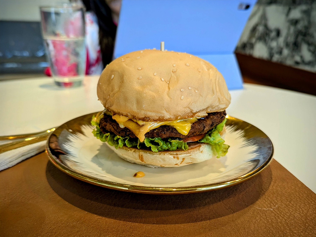 Fit24 Cafe Vegan Burger