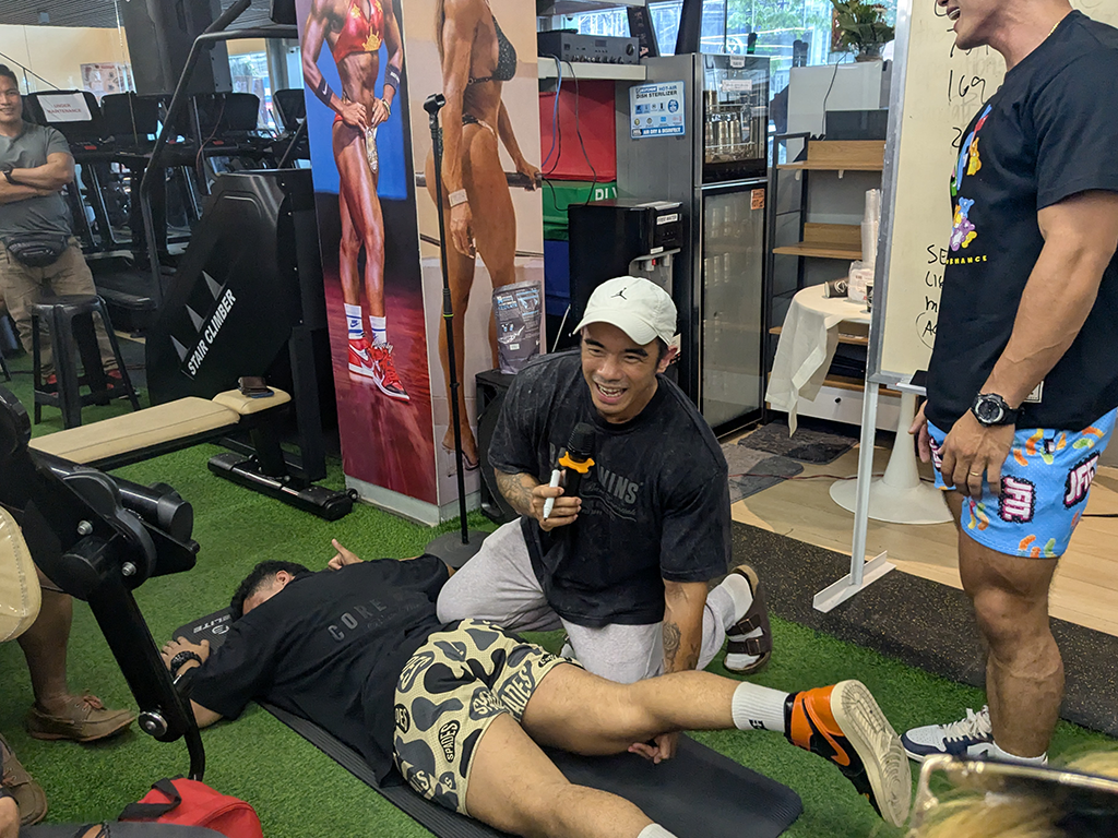 Wins Hipe demonstrating during training